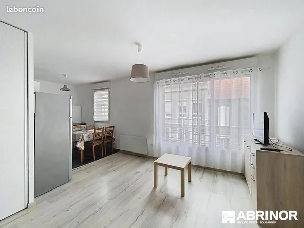 Studio 1 pièce 29 m² 