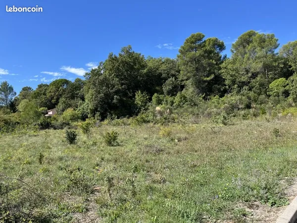 Terrain 1 300 m² La Roquebrussanne 