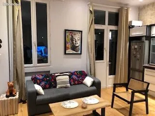 Très agréable T2 meublé (45 m2) avec grande terrasse privative 