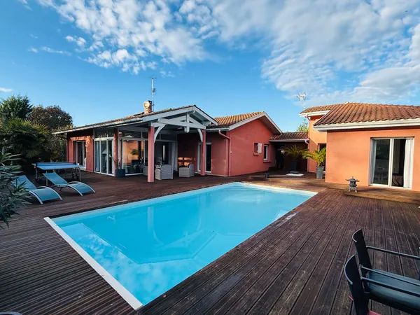 Maison 7 pièces 222 m² 