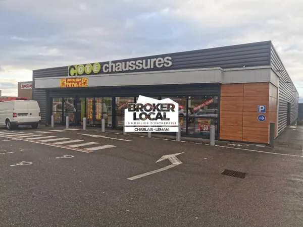 Local commercial 784 m² 