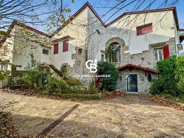 Propriété de 670 m² sur le golf de Chantaco à Saint-Jean-de-Luz 
