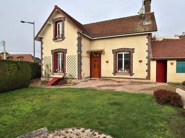 TROYES - JOLIE MAISON DE VILLE T4 AVEC JARDIN ET GARAGE 