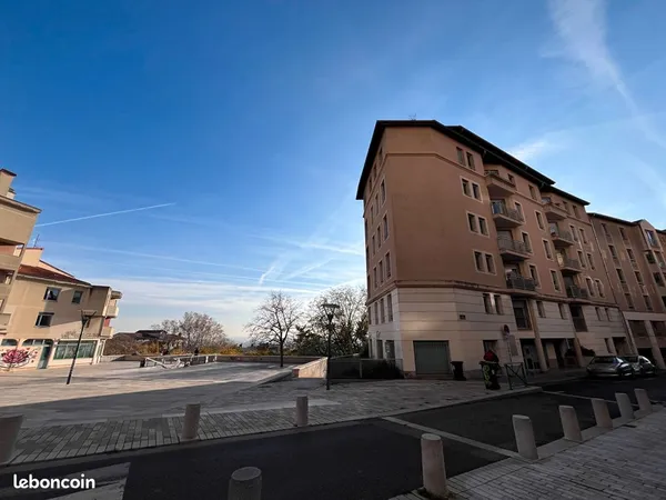 Parking/box LYON 