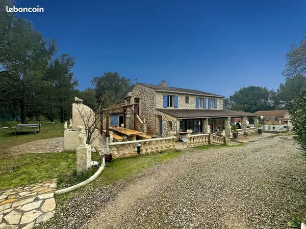 Villa 12 pièces 200 m² 