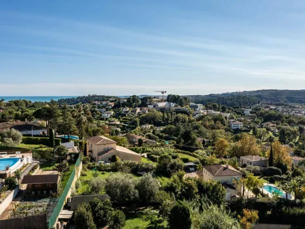 Villa 8 pièces 242 m² 