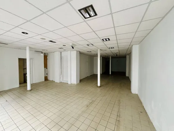 Boutique 2 pièces 100 m² 