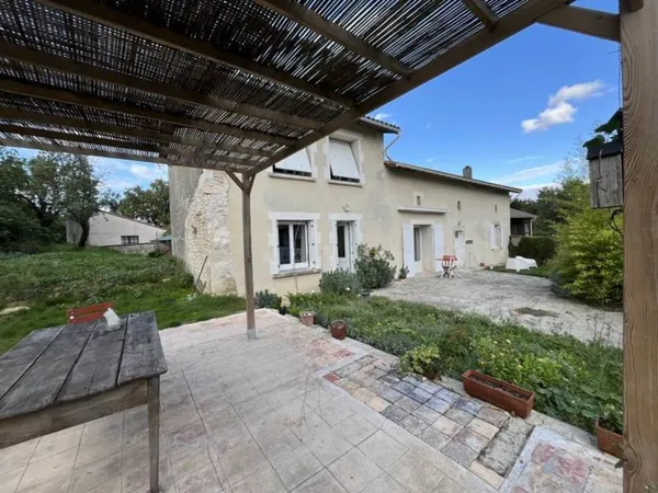 Maison de bourg de 6 pièces principales 