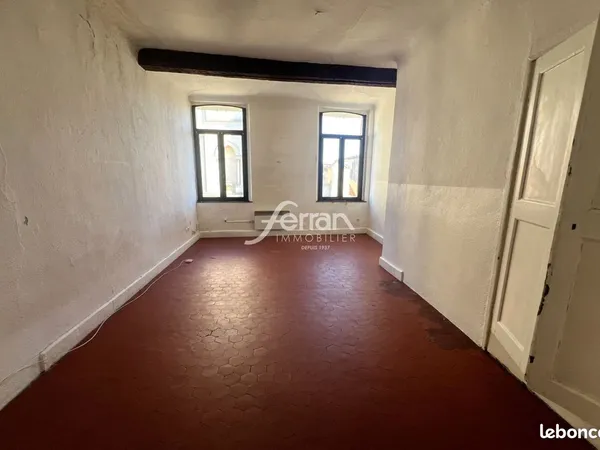 Studio 1 pièce 40 m² 