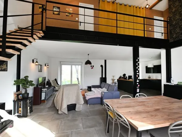 Maison en pierre de 3 pièces principales 