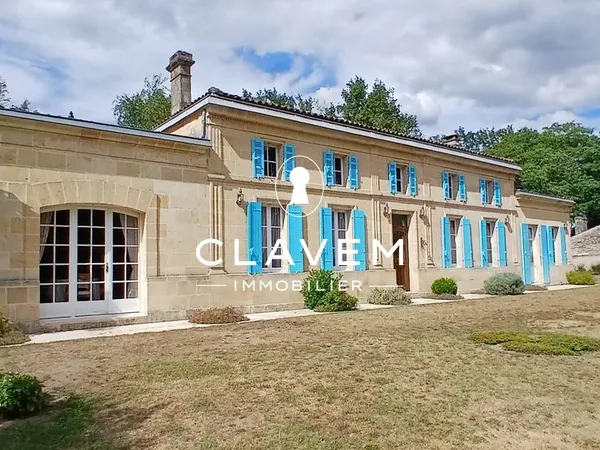 Propriété 12 pièces 320 m² 