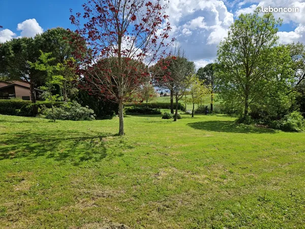 Beau terrain à bâtir de 1 072 m² sur Aureville 31320, magnifique vue sur Pyrénées, PC accordé 