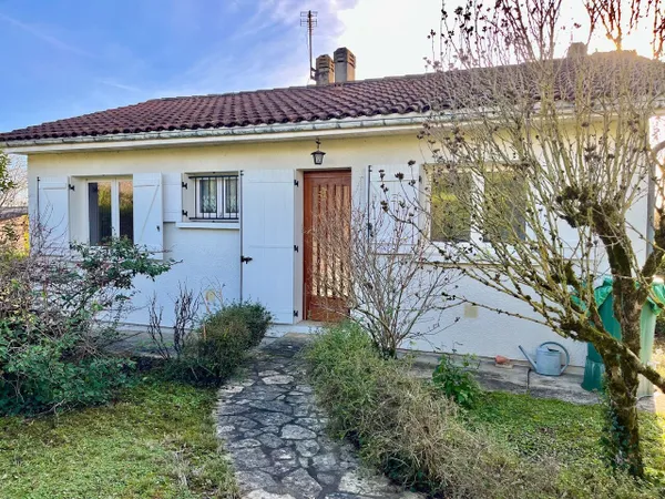 Jolie maison sur sous-sol semi-enterré, quartier calme, jardin clos et proximité des commodités 