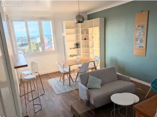 Colocation étudiante 3 chambres - Centre Angoulême - 7 min gare : Lumineuse, traversante, balcon 