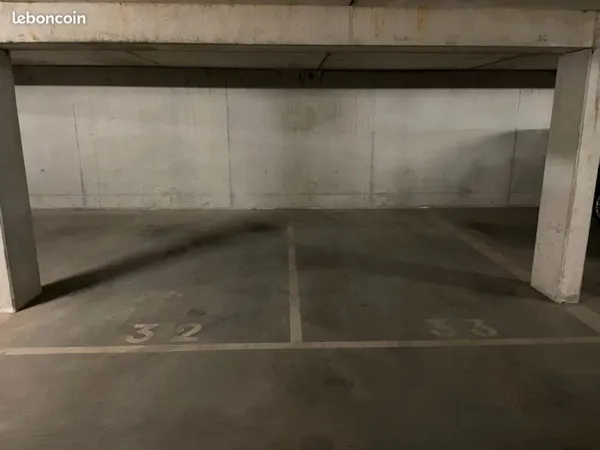 Place de Parking 1er sous-sol, sécurisée par double portail et vidéosurveillance HELLEMMES / LILLE