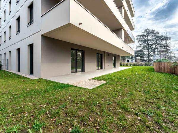 Appartement 4 pièces neuf en rez de Jardin Ecully 