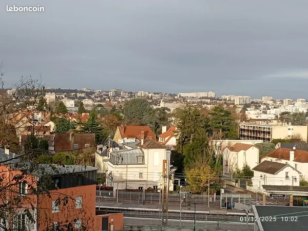 Deux-pièces à louer au pied du RER 