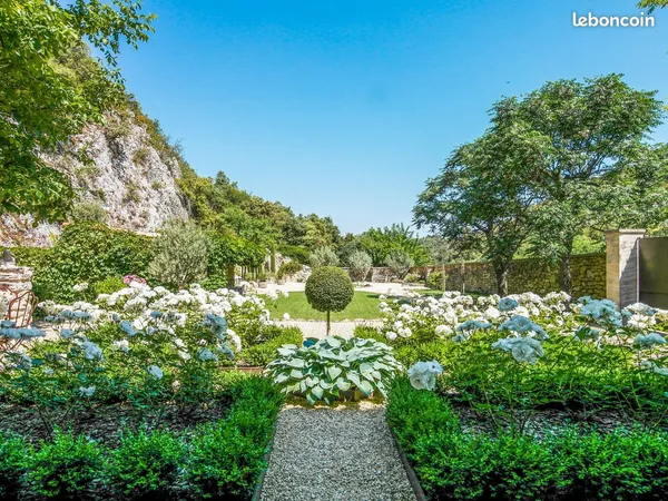 Magnifique mas en pierre à Vendre 