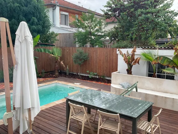 Maison INDIVIDUELLE TBE / 4 pièces terrasse jardin et piscine 