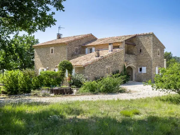Belle Propriété en pierre avec vues sur 2 hectares 