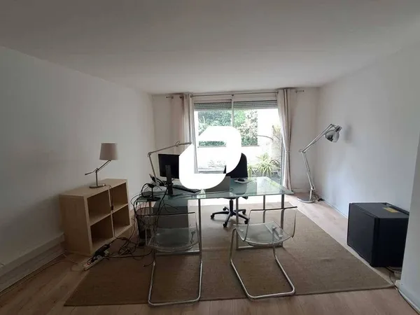 Bureaux 200 m² 