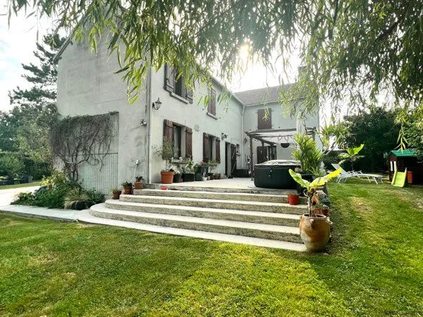 Maison familiale rénovée - 157 m² - Terrain 2833 m² - Calme absolu 