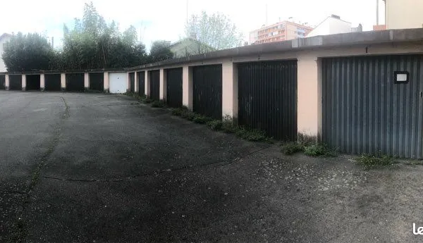 Exceptionnel lot de garages boxes en rez de chaussée de résidence sécurisée 