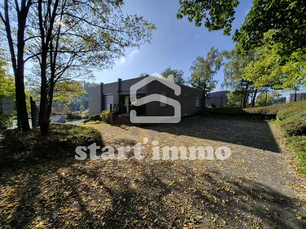 Besançon, Bâtiment indépendant à usage de bureaux de 235 m2 