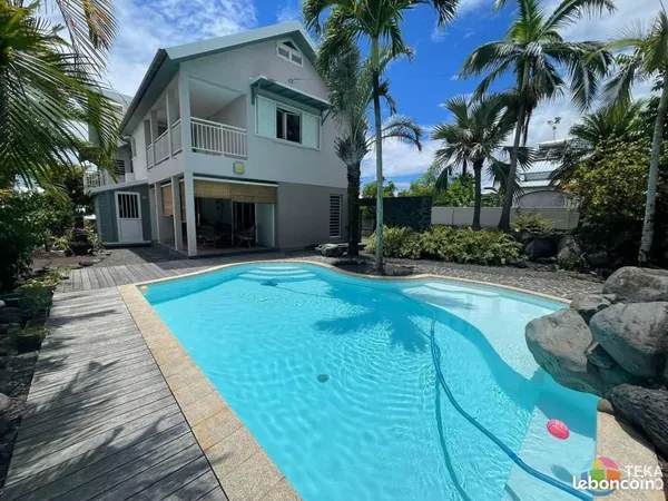 Maison 8 pièces 235 m² 