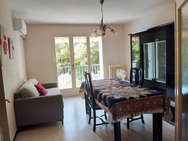 Studio 1 pièce 25 m² 