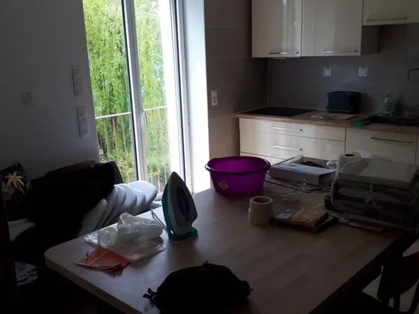 appartement meublée (2 chambres) 1ier étage. Rénové 