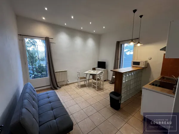 Studio 1 pièce 20 m² 