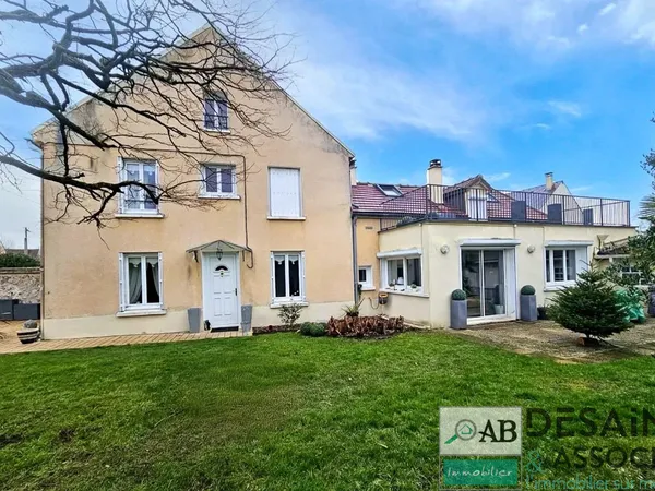 Maison 142m2 4 Chambres terrain 500m2 Garage double 
