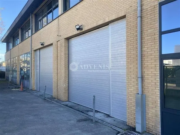 Local d'activité 390 m² 