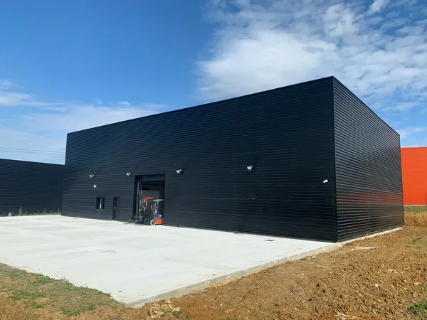 Local industriel 600 m² 