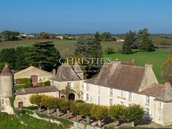 Près de Saint-Emilion - Exceptionnel domaine viticole comprenant un Château historique entouré de 
