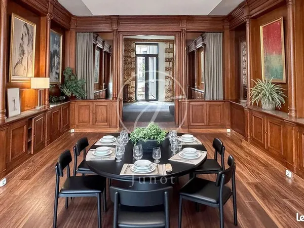 Maison 7 pièces 202 m² 