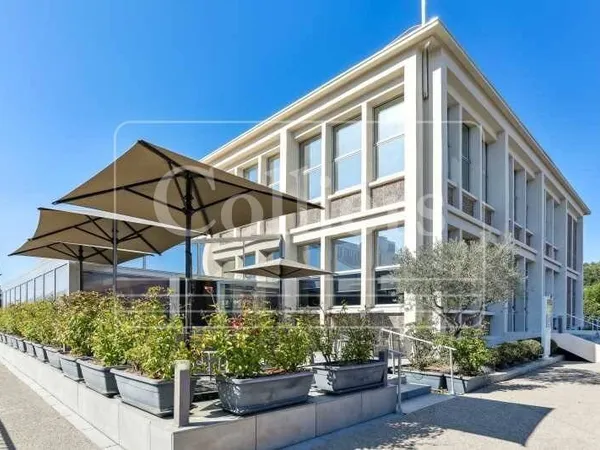 Bureaux 1074 m²