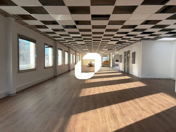 Bureaux 450 m² 