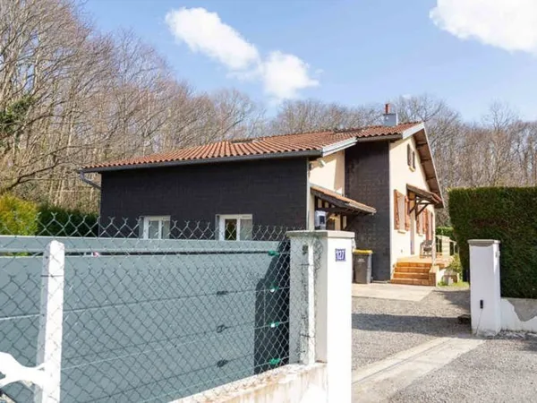 Villa de 5 pièces principales 