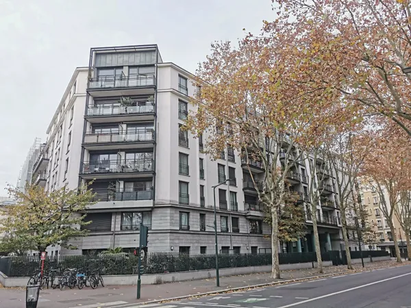 Grand Appartement 3 pièces de 77m2 Clichy balcon et parking 