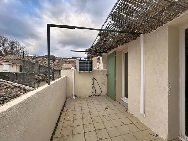 EYGUIERES, APPARTEMENT T3 AVEC TERRASSE 