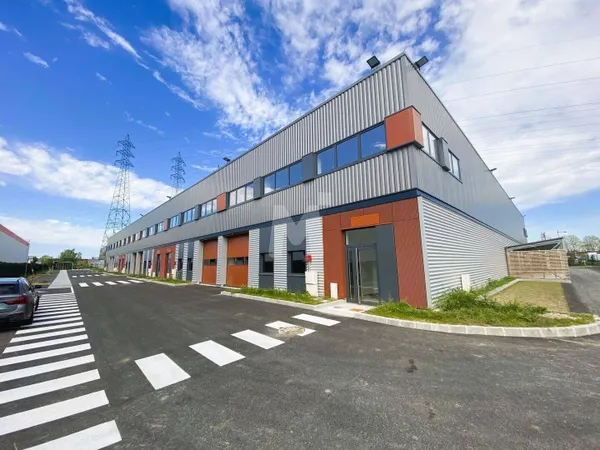 Local d'activité 3623 m² 