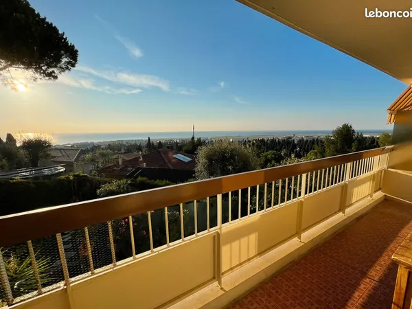 STUDIO DE 35m2 MEUBLÉ TERRASSE VUE MER 