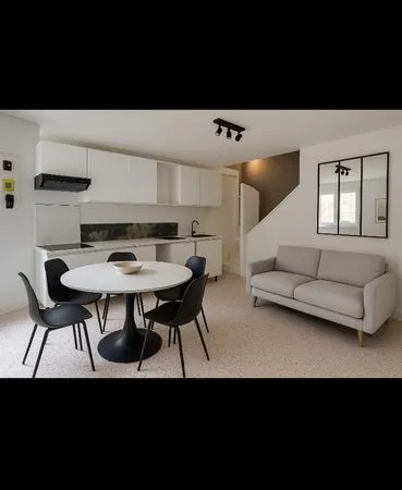 Maison de ville en très bon état / avec courette privative / F3 bis 