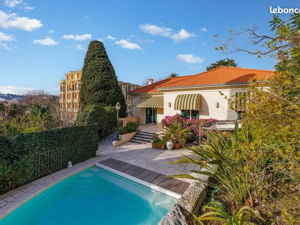 Maison 7 pièces 215 m² 