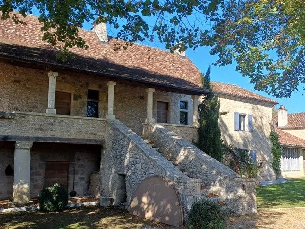 Propriete à vendre 7 pièces à 17 minutes de l'entrée de Périgueux 