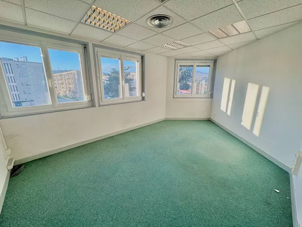 Bureaux 138 m² 