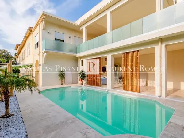MAISON A VENDRE À BEAULIEU - 5 CHAMBRES - PISCINE - GARAGE - TERRASSES 