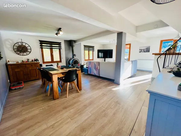 Villette, maison individuelle T6 avec annexes et jardin 